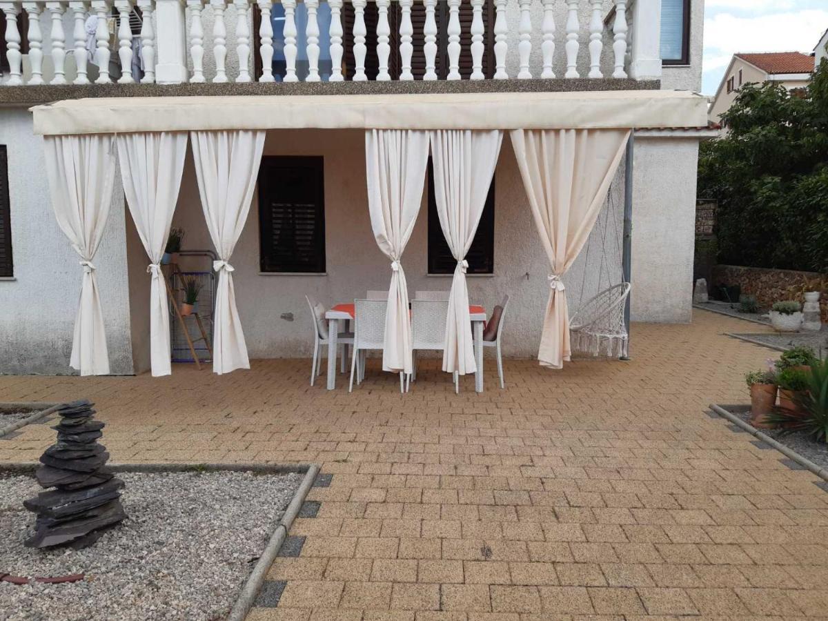 Apartment Margareta By El-Pi Tours Njivice Exterior photo